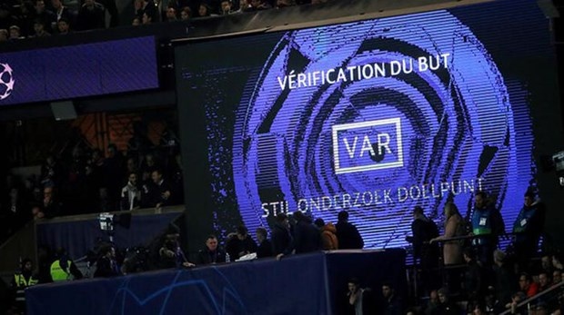 İşte UEFA'da yapılan toplantıda sunulan yol haritası: -UEFA, 3 Ağustos'a kadar yerel lig-kupa maçlarının bitmesini önerdi. EURO 2020 play-offlarının da eylül ayında oynanması bildirildi.