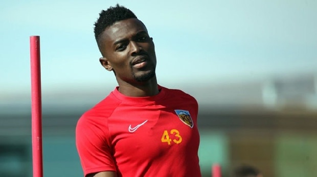 Süper Lig ekiplerinden Hes Kablo Kayserispor'da Bernard Mensah kadro dışı bırakıldı.