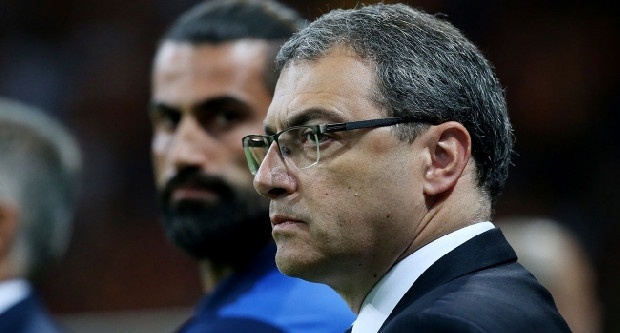 Fenerbahçe'de sportif direktör Damien Comolli istifa etti. Sarı lacivertli kulüpten yapılan açıklamada Fransız futbol adamının görevinden ayrıldığı belirtildi.