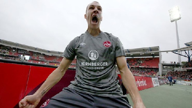 Nürnberg’de kiralık olarak forma giyen Frey, “Fenerbahçe’den kimse şu ana kadar benimle temasa geçmedi. Şu anda Nürnberg’e odaklanmış durumdayım. Fenerbahçe’ye geri dönüp dönemeyeceğimi bilmiyorum” dedi.