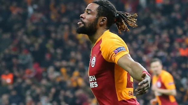 İngiltere’de Wolverhampton taraftarlarının toplandığı sitelerden biri olan “wolves. vitalfootball.co.uk”, olası Luyindama transferinin takıma faydalı olup olmayacağını sordu. Taraftarların büyük bölümü Luyindama’ya onay verdi.