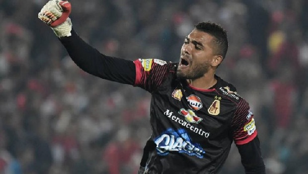 Beşiktaş’ın Kolombiyalı kaleci Alvaro Montero’ya karşılık, Deportes kulübüne Roco’yu önerdiği belirtildi. Eski Beşiktaşlı Cordoba ise Montero’yu Boca’ya önerdi. Antwerp’le sözleşmesi biten Sinan Bolat’la da Kartal’ın ilgilendiği öğrenildi. (Akşam)