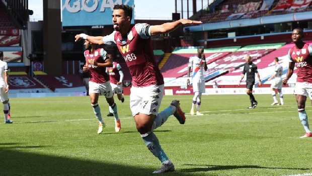 Aston Villa’nın Premier Lig’de kalma umutları iyice azalırken, Trezeguet de kariyerine alt ligde devam etmek istemiyor. Bu hafta yıldız futbolcunun menaceri William D’Avila ile görüşecek olan Galatasaray, kiralama formülüyle bu işi bitirmeyi hedefliyor. Galatasaray, geçen yaz döneminde istediği Samatta konusunda da girişimlerde bulunacak. (Fanatik)