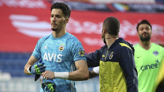 Gelecek sezonun şampiyon kadrosunu kurmak için büyük paralar harcaması beklenen Ajax, daha önce talip olduğu kaleci Altay Bayındır konusundaki ısrarını sürdürüyor. (Fanatik)