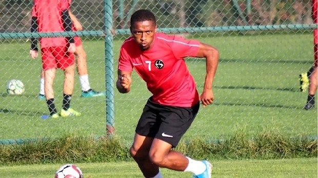 Hücumda sağ kanatta oynayan Jesse Sekidika'nın Eskişehirspor ile 2020 Haziran ayına kadar sözleşmesi bulunuyor. Jesse Sekidika, sağ kanat dışında, sol kanat ve forvet bölgesinde de görev alıyor.