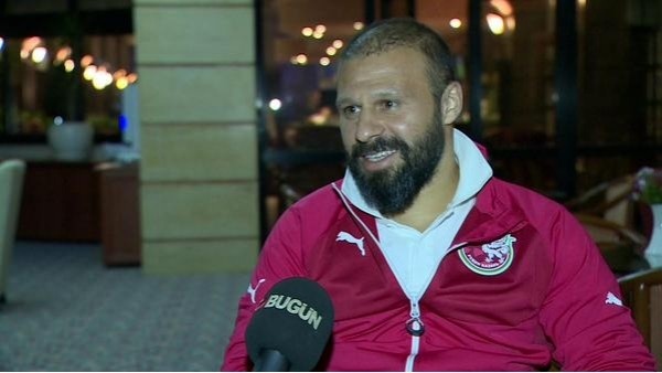 Rubin Kazan'ın deplasmanda Arsenal Tula ile yaptığı maçta ilginç görüntüler yaşandı. Rubin Kazan taraftarları kulübün efsane ismi olan Gökdeniz Karadeniz’i de zorlu deplasmana beraberlerinde götürdü.