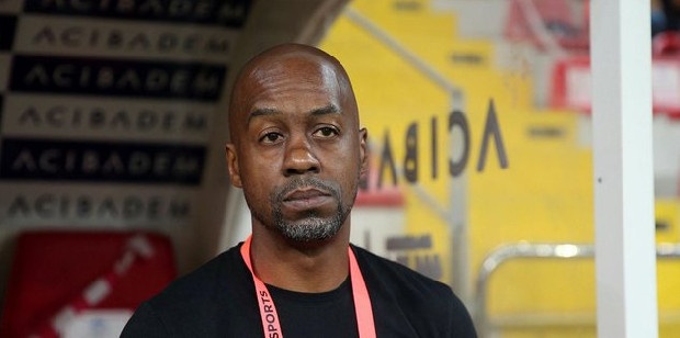 Trabzonspor gelecek sezonun kadrosunu kurarken, İngiliz antrenör de yıllarca bünyesinde çalıştığı Chelsea ile yakın temasta. Eddie Newton, 19 yaşındaki stoper Ampadu ile 20 yaşındaki orta saha Gallagher’ın kiralanması için uğraşıyor. (Fotomaç)
