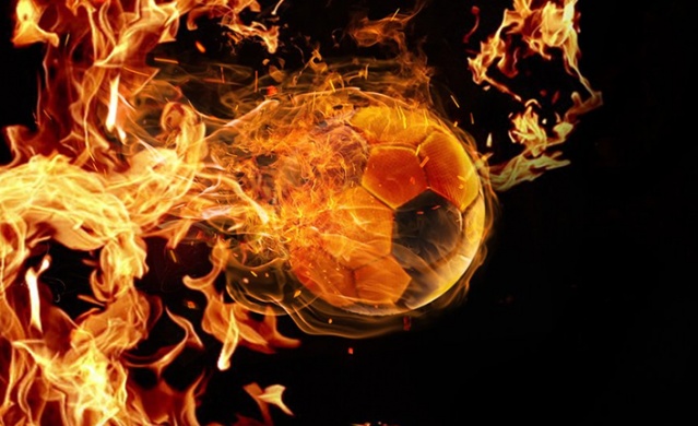 Süper Lig'de sona doğru yaklaşırken, takımlar da transfer çalışmalarını büyük bir titizlikle gerçekleştiriyorlar. Gündeme gelen isimlerle çoğu anlaşma tamam, ya da büyük yol katedilmiş durumda. Çok şaşıracağınız isimler de listede bulunuyor. İşte bugün transfer piyasasında yaşananlar...