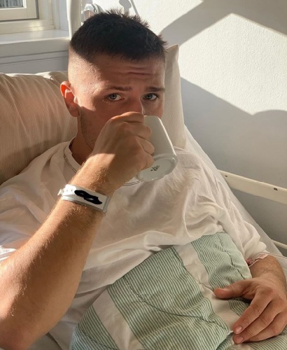 Sörloth ve Filip Novak'ın takım arkadaşı geliyor
Ukrayna basını, Danimarka ekibi Midtjylland’da Filip Novak ve Alexander Sörloth ile birlikte oynayan Mikel Duelund’un, Trabzonspor'a kiralanacağını öne sürdü. Haberde, Bordo-Mavililer'in 22 yaşındaki oyuncunun satın alma opsiyonuna da sahip olacağı yazıldı. Genç kanat oyuncusu geçen sezon başında Dinamo Kiev'e 4 milyon Euro karşılığında transfer oldu ancak çıktığı 17 maçta sadece 1 gol, 1 asistlik performans sergileyebildi.