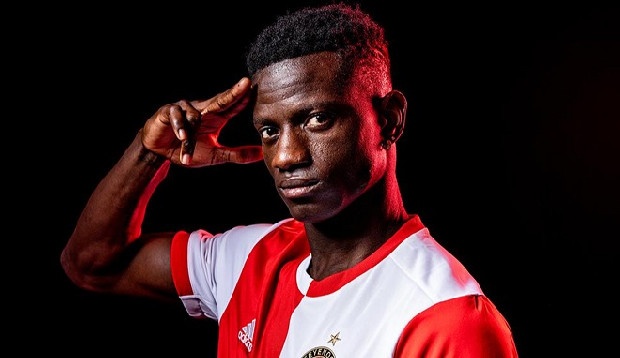Edgar Le'ye onay çıktı
Feyenoord'un bonservisini satın almak istediği Portekizli savunma oyuncusu Edgar Le'ye resmi teklifin gelmesi durumunda Bordo-Mavili yönetim tarafından izin verileceği öğrenildi. 

(Takvim)