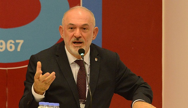 Trabzonspor'dan Nihat Özdemir'e sert tepki
TFF Başkanı Nihat Özdemir'e Trabzonspor Divan Kurulu Başkanı Ali Sürmen'den sert tepki geldi. Sürmen, "Nihat Özdemir bir şey diyor fakat kendi konuştuğuna inanıyor mu belli değil. Aslında ligin oynanamayacağının kendi de farkında. 12 Haziran'a kadar pandemi kalkar da, bana bu işi dayatanların emrini gider Sağlık Bakanlığı'na, Bilim Kurulu'na kabul ettirebilir miyim diye tilkilik yapıyor. İnsanlar karakter sahibi olacak" dedi. Trabzon taraftarının sinir uçlarıyla oynanmaması gerektiğini de belirten Sürmen, "Zeka işi biterse kendileri biter. Kimse şeytanlık yapmasın. Fatih Terim'in ilk konuşması dürüst konuşmaydı. Ama ikincide ona 'sus' dediler. 'Biz batıyoruz' dediler. Bu nedenle artık Terim ise ses çıkaramaz. İlk konuştuğuna itibar edeceğiz. Yani ligin oynanmaması gerekir yönündeki düşüncesine" dedi.