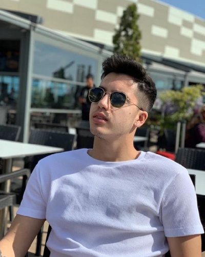 Yeni sol bek Ali Eren
Trabzonspor uzun zamandır takip ettiği Ali Eren İyican’ı yeniden listesine aldı. Osmanlıspor ile bu sezon oynadığı 26 maçta 5 asiste imza atarak dikkat çeken genç sol bek için temas kuruldu. Daha önce iki kulüp arasında yapılan pazarlıklar olumlu sonuçlanmazken, Karadeniz ekibi bu kez 20 yaşındaki oyuncunun transferini bitirmeyi hedefliyor

(Fanatik)