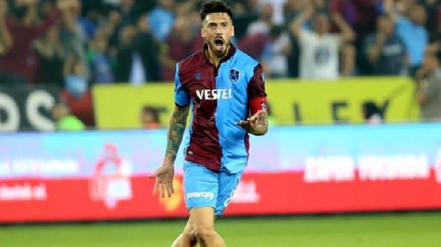 Başkan Ahmet Ağaoğlu, karakterinden çok memnun olduğu Sosa'ya futbolculuk sonrası için sportif direktörlük önerdi, 34 yaşındaki Tangocu “Neden olmasın” dedi.