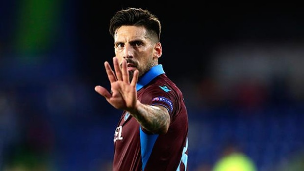 Öyle ki Başkan Ahmet Ağaoğlu, her seferinde karakterinden övgüyle bahsettiği Sosa’nın daha uzun yıllar Trabzonspor’a hizmet etmesini istiyor.