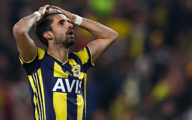 Fenerbahçe'de Alper Potuk’un durumu belirsizliğini koruyor. Oyuncunun Fenerbahçe’den ayrılmaya sıcak bakmadığı belirtilirken, Sivasspor’un yetenekli oyuncu için girişimi durdu. Sivasspor Teknik Direktörü Rıza Çalımbay, ücretini karşılayamadıklarını söyledi.