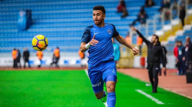 Trezeguet için kapıyı 15 milyon eurodan açan Kasımpaşa, Mısırlı yıldızın bonservis bedelinde indirime gitmedi. G.Saray bekleme kararı aldı. (Akşam)