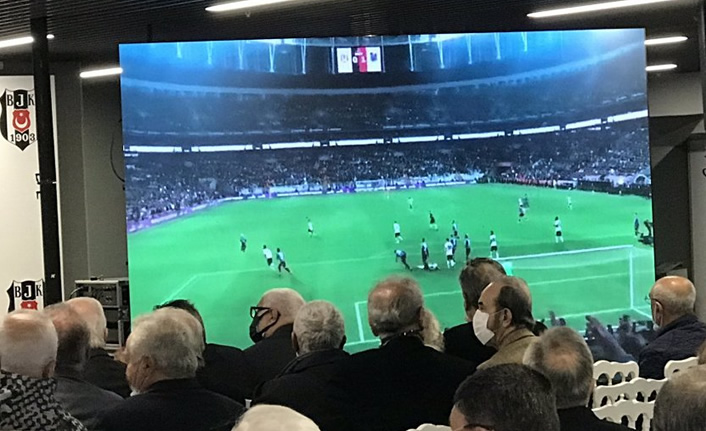 Vida-Nwakaeme pozisyonunu ekrana yansıtıp çağrı yaptılar!