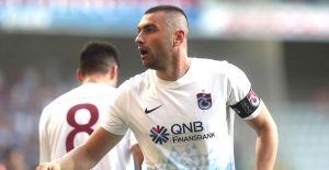 Burak Yılmaz'dan gönderme! 'Gomis şampiyon...'
