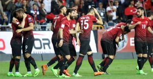 2 isim kadrodan çıkarıldı!