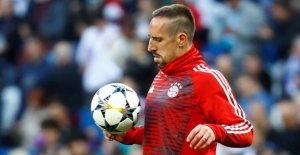 Franck Ribery imzayı attı