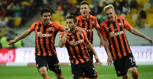 Şampiyonluk maçı öncesi 9 futbolcu zehirlendi!