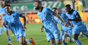 Trabzonspor Akhisar'a 3 attı