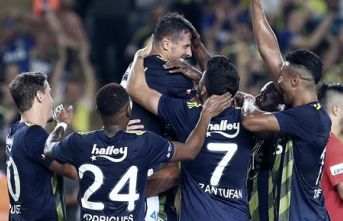 Gazişehir'e 5 atan Fenerbahçe 4 yıl sonra lider oldu