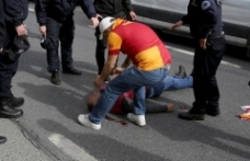G.Saray taraftarı otobüsten düştü, ağır yaralandı!
