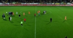 Trabzonspor maçı sonrası saha karıştı!
