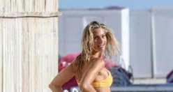 Natalie Roser saatlerce poz verdi!