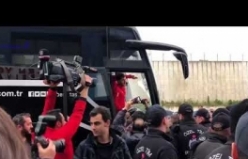 Trabzon'da şok tepki! Şenol Güneş otobüsten indi