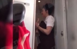 Uçak tuvaletinde seks skandalı!