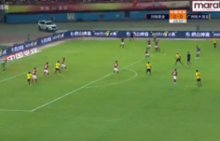Biri bu adamı durdursun! Talisca atmaya devam ediyor!