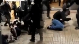 Romanya'da yumruklar havada uçuştu! Kavga anı anbean kaydedildi!