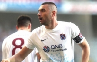 Burak Yılmaz'dan gönderme! 'Gomis şampiyon...'