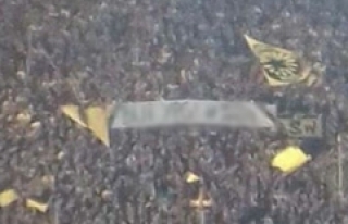 Tribünde skandal YPG pankartı!