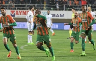 Transfer listesinin ilk sırasında Emre Akbaba