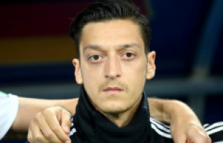 Mesut Özil'den tarihi tokat!