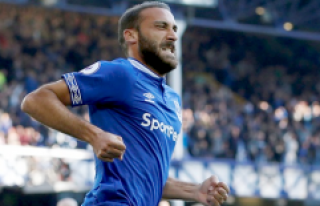 Cenk Tosun için çanlar çalıyor! Geri mi dönüyor?