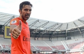 Gianluigi Buffon, teklifi resmen açıkladı! İmzayı...