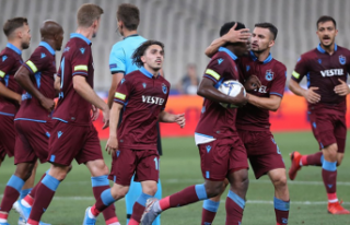 Trabzonspor AEK'yı 3 golle geçti
