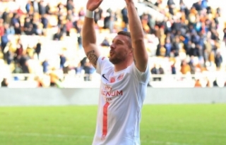 Podolski'den anlamlı hareket! "Maaşımda...