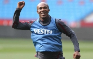 Nwakaeme imzaya gitti!